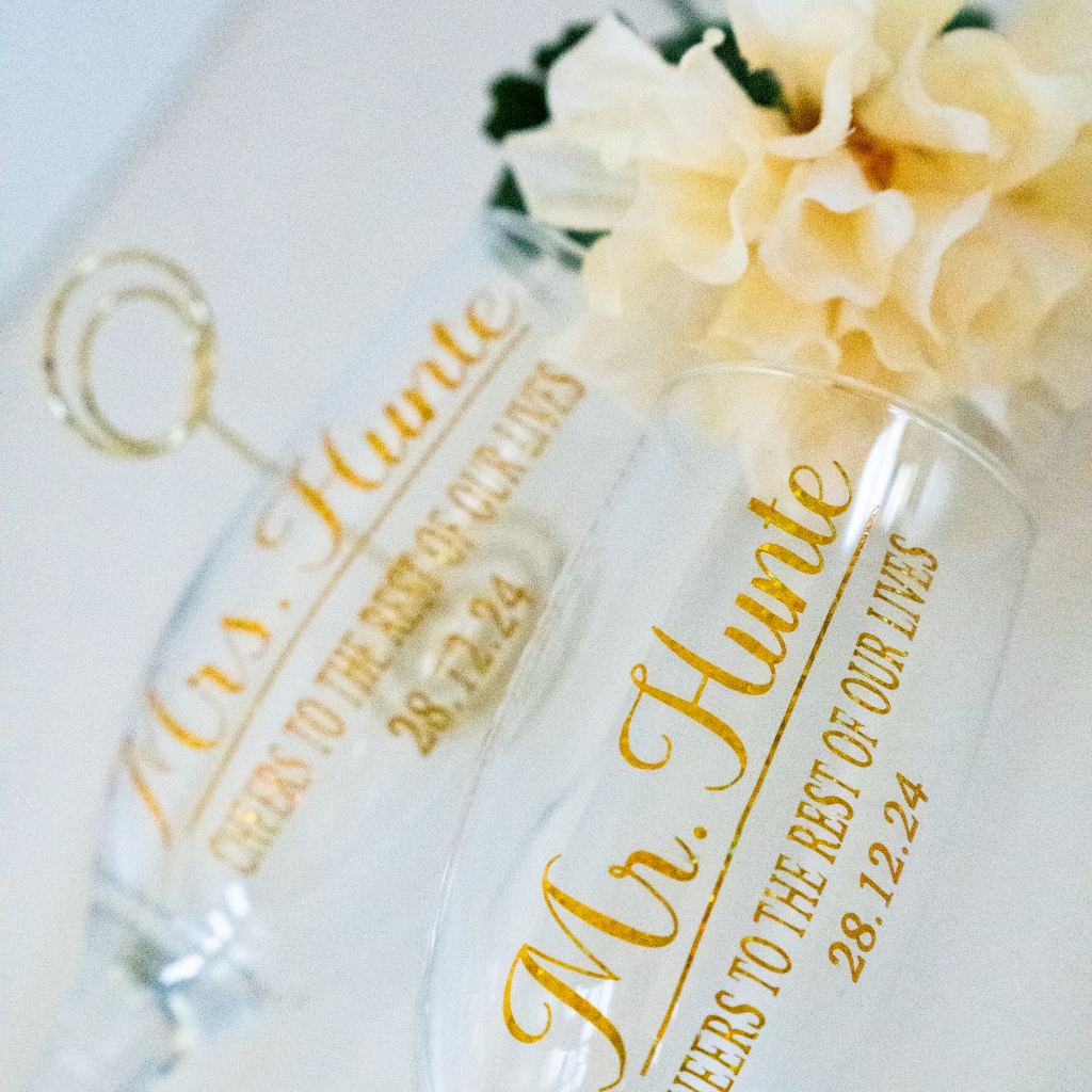 Champagne flute and cake topper set detail