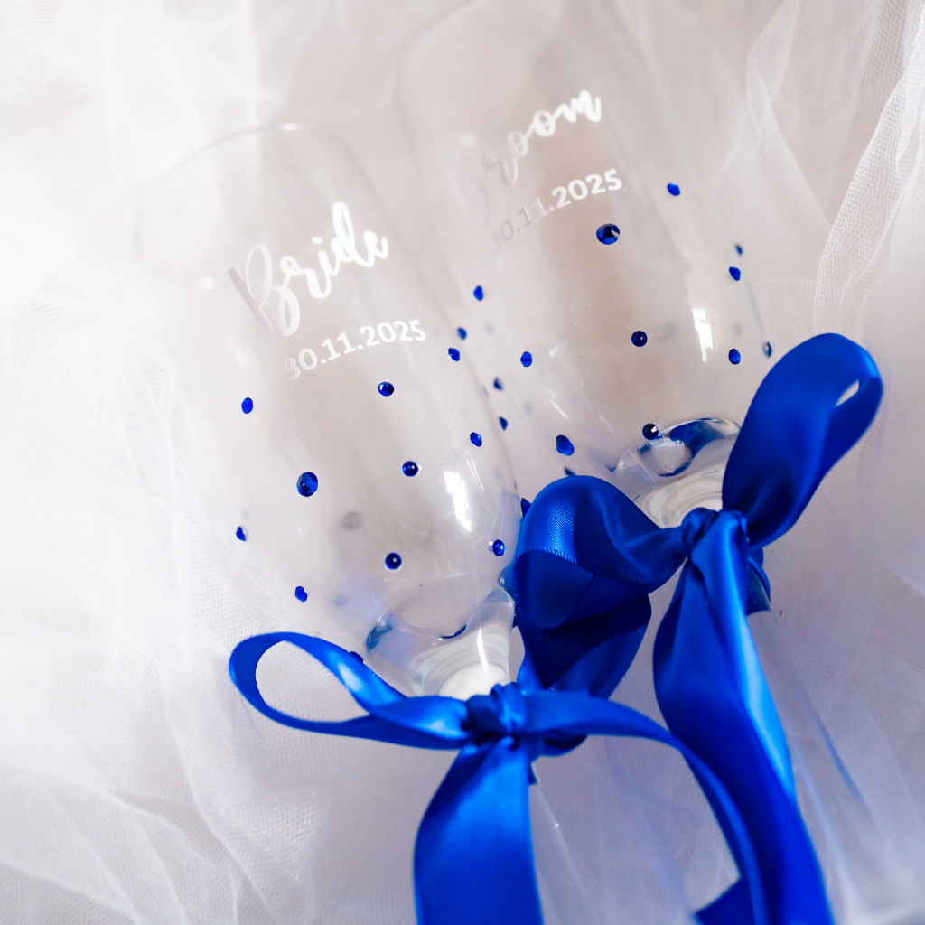 Personalized cake topper detail